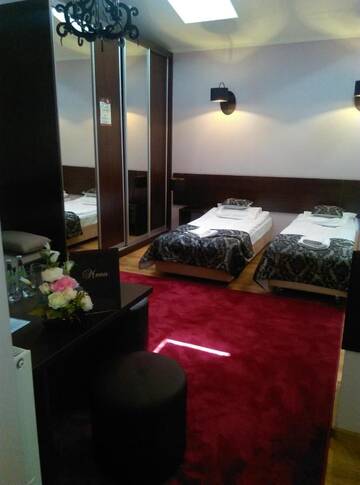 Фото номера Семейный номер с ванной комнатой Отель Hotel Ajax г. Янки 4